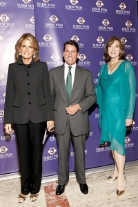 Grace Meigher, <i>Quest Magazine</i>-Gesch&auml;ftsf&uuml;hrer Chris Meigher, Gail Rachlin von <i>Chinese Arts Revival</i>.