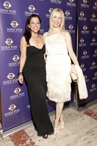 Autorin des Buches <i>Chicken Soup for the Soul</i> Wendy Diamond und das ehemalige Mannequin Pia-Maria Norris.