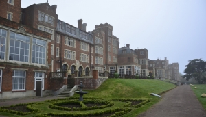 Unser Londoner Schloss, ich meine Hotel, an einem ruhigen, nebligen Morgen (Annie Li)