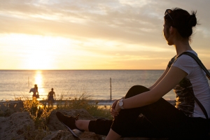 Tänzerin Stephanie Guo genießt den westaustralischen Sonnenuntergang. (Foto: Tänzerin Chunko Chang)