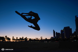 Silhouetten in Australien. Auf dem Bild sieht man Tänzerin Stephanie Guo. (Foto: Daniella Wollensak) 
