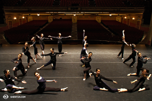 Die Shen Yun International Company reist auch bald ins Ausland. Hier in Minneapolis zeigt sie Ihnen, wo es hingeht. (Foto: Annie Li, Bühnenprojektion)