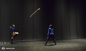 Die Tänzer Jim Chen (links) und Jacky Pun trainieren vor der Show in Aix-En-Provence, Frankreich. (Foto: Tänzer Fu Ziyuan)