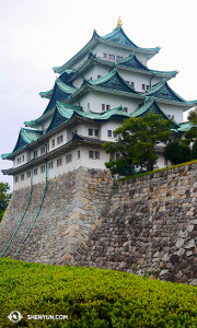 Die Burg Nagoya wurde uranfänglich 1612 erbaut. Während der Luftangriffe 1945 fiel ein großer Teil dem Feuer zum Opfer und wurde in den späten 1950er Jahren wieder aufgebaut. (Foto: Tänzer Ben Chen)