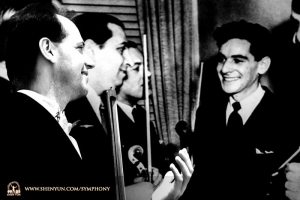 Backstage machte der Erste Kontrabassist Juraj Kukan eine Zeitreise, um sich mit Leonard Bernstein zu unterhalten.