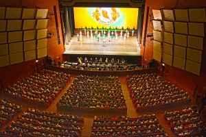 Diese Woche beginnen wir in Italien, wo die Shen Yun World Company ihre Europatournee mit drei ausverkauften Vorstellungen eröffnete.