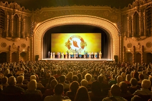 … wo wir eine Woche lang vor ausverkauftem Haus gespielt haben. Danke, Phoenix!
