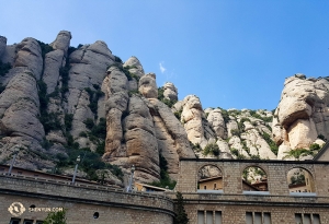 Wenn man die Felsen lange genug anschaut – was einige der Künstler taten – beginnt man Gesichter von Menschen zu sehen – wie bei einem natürlichen Mount Rushmore (Foto: Tänzer Songtao Feng)