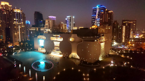 Die markante Fassade des National Taichung Theaters.