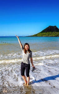 Perkussionistin Tiffany Yu hat an den traumhaften Stränden im Süden Taiwans einen Riesenspaß.