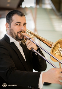 Alexandru Moraru ist ein preisgekrönter Musiker, der ursprünglich aus Rumänien stammt.
