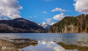 Das Schloss liegt eingebettet in den malerischen bayerischen Alpen in der Nähe von Füssen. (Foto: Tänzer Felix Sun)