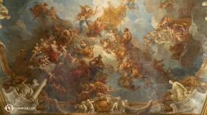 Eine Nahaufnahme eines barocken Deckengemäldes in Versailles. (Foto: Tiffany Yu)