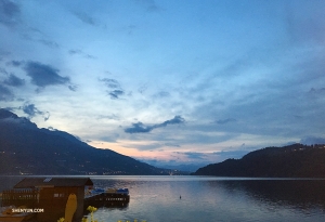 Der Lago di Caldonazzo, der größte See ganz im Trentino-Südtirol, ist in der Dämmerung besonders reizvoll.