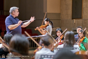 Die nächste Station: Das Orchester besucht erneut die Yunlin County Cultural Affairs Department Performing Arts Hall.