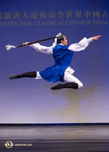 Monty Mou als Li Bai, der „Unsterbliche Dichter“. (Mitgewinner der Goldmedaille der Erwachsenenkategorie der Männer)