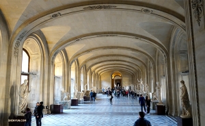 Das 1793 eröffnete Museum zeigt heute mehr als 380.000 Objekte und 35.000 Kunstwerke. (Foto: Kexin Li)