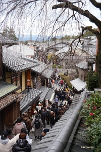 Konnichiwa, Kyoto! Die Gruppe kommt in die Stadt für die erste von zwei Aufführungsserien (Rückkehr im Februar).