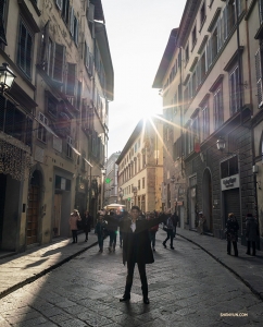 Die Darsteller erkunden das Herz von Florenz, Italien.
(Foto: Alan Lee)