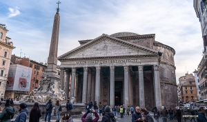 Während ihres Aufenthalts in Rom besucht die Shen Yun Touring Company eine der berühmtesten Sehenswürdigkeiten Italiens: das Pantheon.
(Foto: Tänzer Andrew Fung)