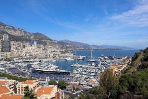 Die New-York-Kompanie von Shen Yun besucht das Viertel La Condamine in Monaco und macht eine tolle Aufnahme vom Port Hercule. 